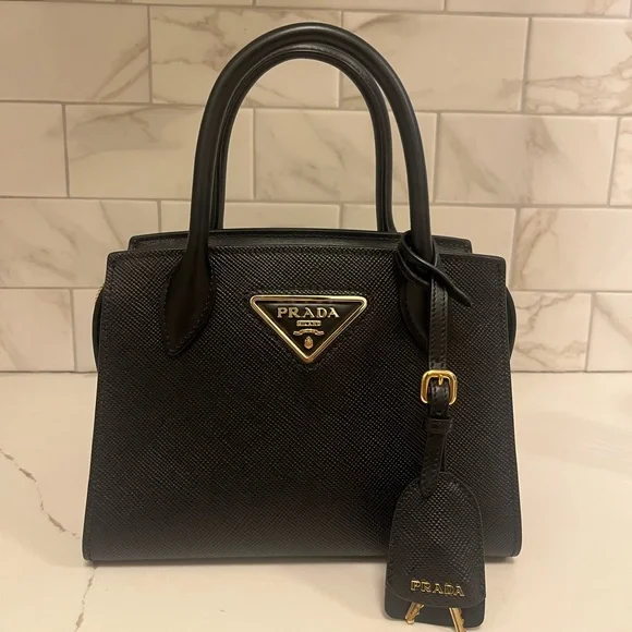 バッグ・カバンその他 Prada Small Saffiano Leather Kristen Bag Black Prada Small Prada Kristen Saffiano bag | REVERSIBLE